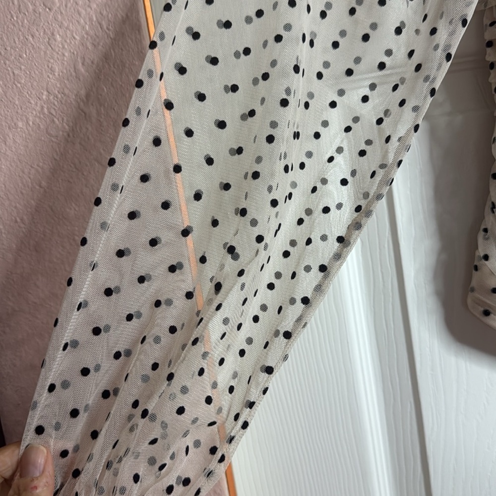 Sadie and Sage Polka Dot Ruched Top size S - Picture 4 of 8